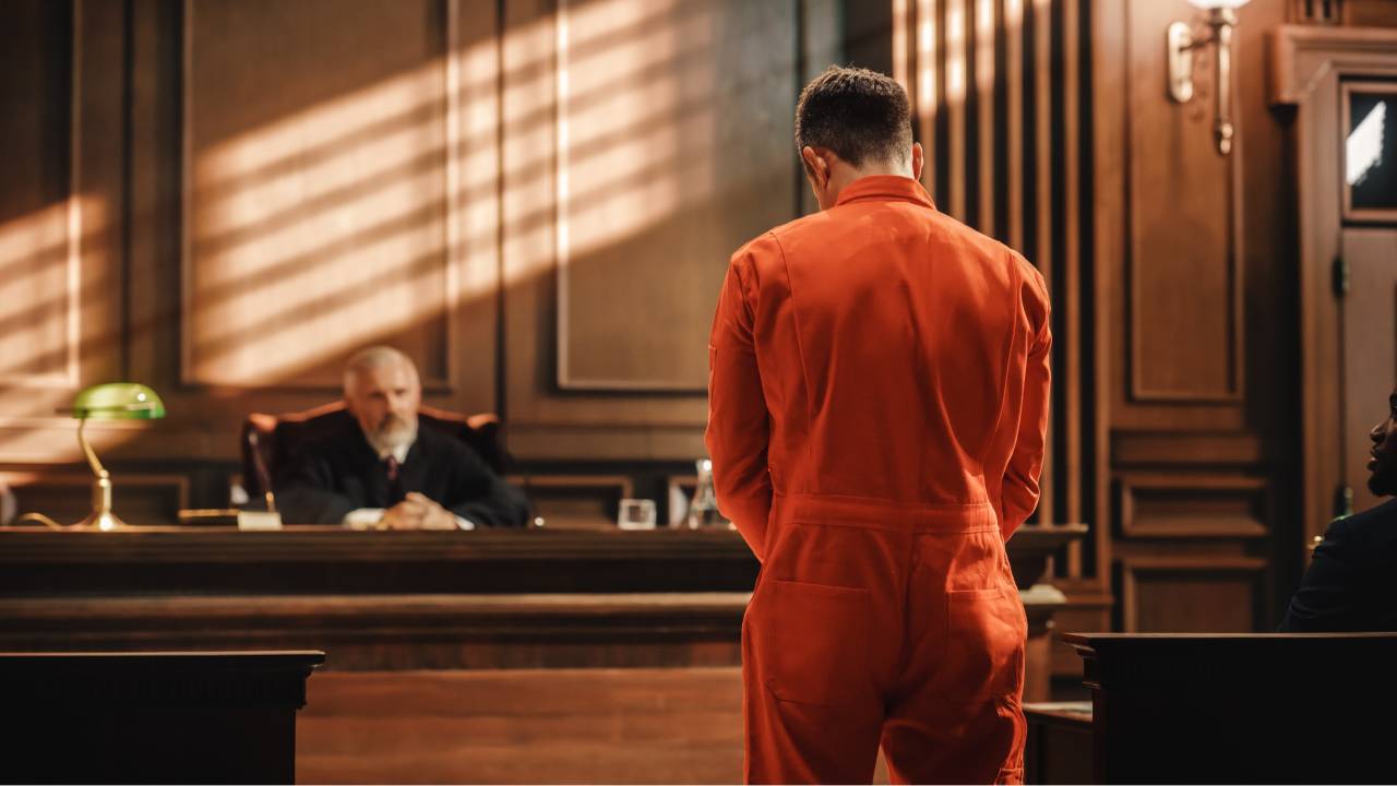 prisoner on court